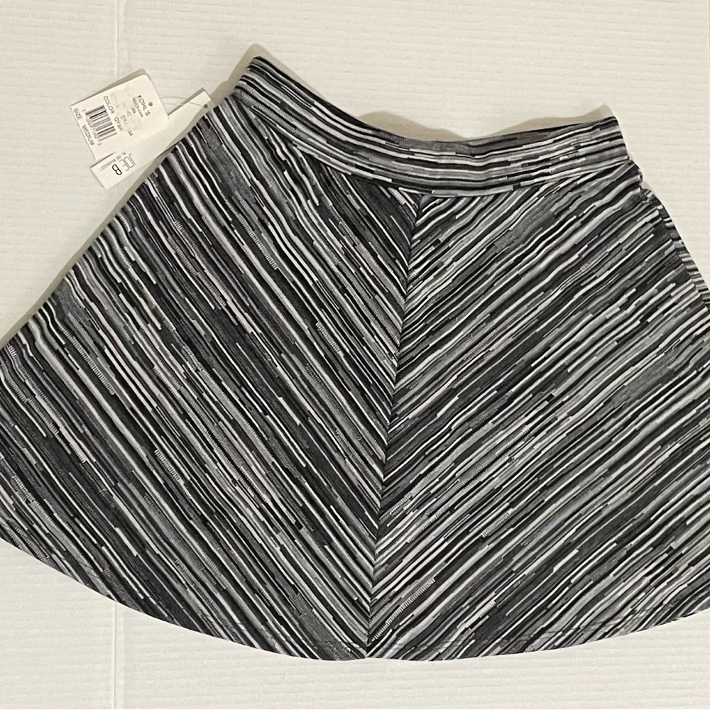 Joe B Benbasset Womens Size Medium Mini Skirt Black White  Knit